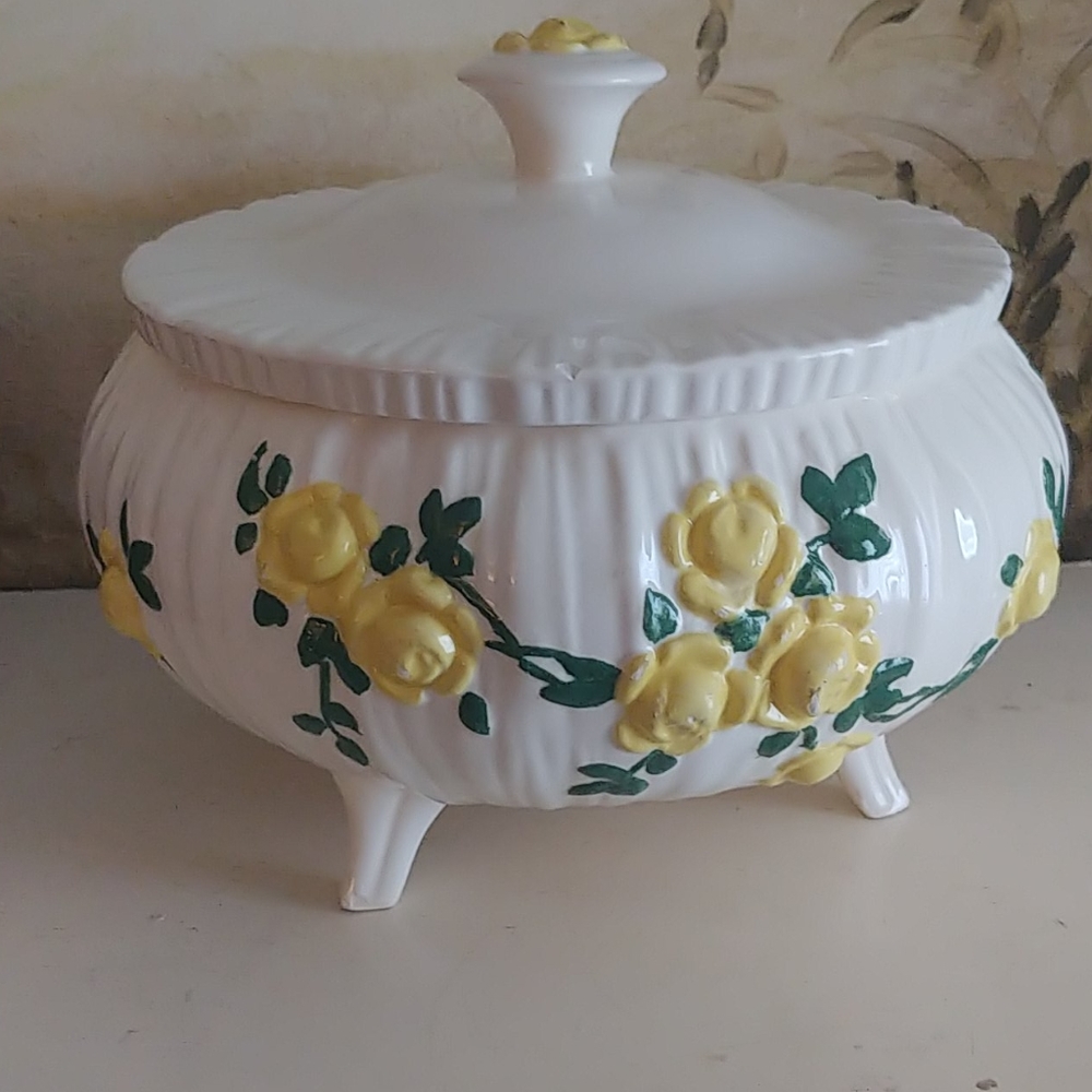 Vintage Yellow Rose Covered Dish